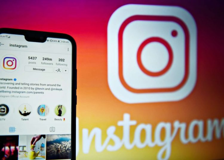 Una adolescente se suicida después de que la mayoría de sus seguidores en Instagram votaran que se quitara la vida