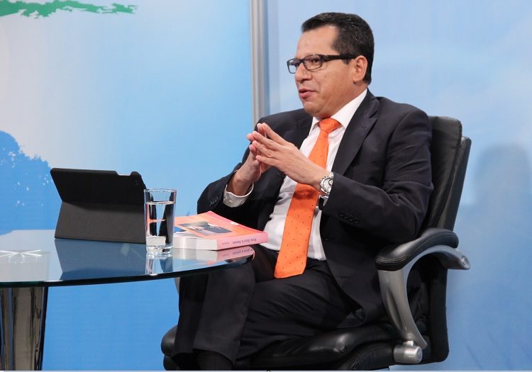 Ordenan a Pastor Carlos Rivas no consumir bebidas embriagantes por un año