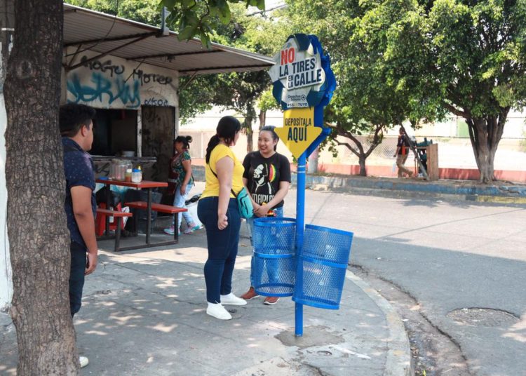 Roban en San Salvador basureros recién colocados por administración de alcalde Muyshondt