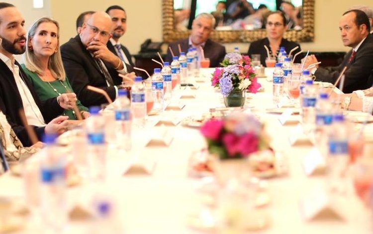 Nayib Bukele se reúne con empresarios de EE.UU. para atraer inversión