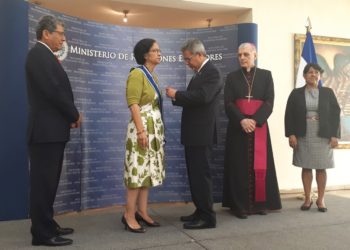 Entregan orden nacional José Matías Delgado a embajadora de Nicaragua acreditada en El Salvador