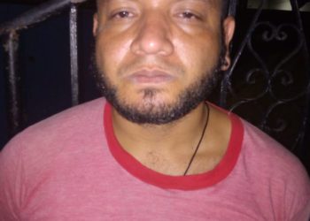 Policías persiguen y capturan a hombre que robó un celular en San Salvador