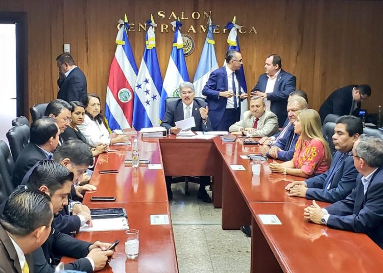 Bukele acusa a ARENA y FMLN de crear nueva ley de amnistía “exprés”