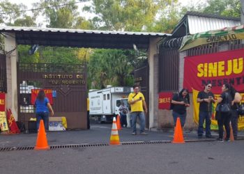 Sindicalistas de Medicina Legal en paro por posible “privatización” de esa institución