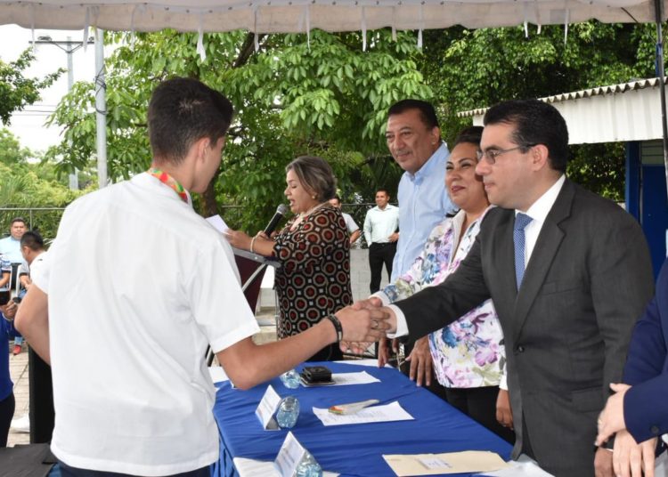 Raúl Melara: «Una población informada es una población preparada»