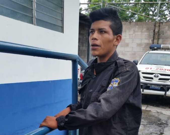 Pandillero que usaba uniforme policial es capturado en Mejicanos