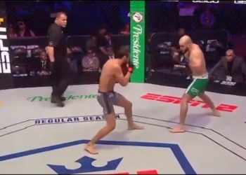 (Video) Violento rodillazo a la mandíbula, uno de los mejores nocaut del año