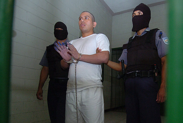 Trasladan a Mario Belloso al hospital Rosales por problemas renales