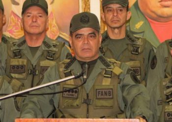 La madre y los familiares del Ministro de Defensa de Maduro le piden que se ponga «del lado del pueblo»