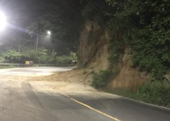 Sismo 6.8 grados causa derrumbes de mediana proporción en diferentes zonas del país