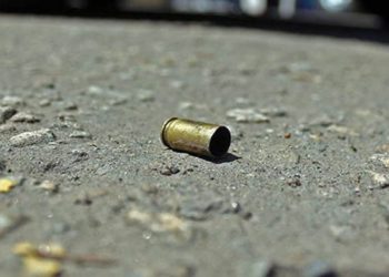 Captan en video el momento que una bala perdida mata a un niño en Puebla, México