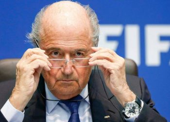 Blatter exige a la FIFA que le devuelva los relojes de lujo que dejó en su oficina