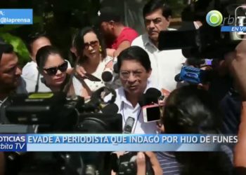 Canciller de Nicaragua evade a periodista que indagó por qué ha empleado a hijo de Funes