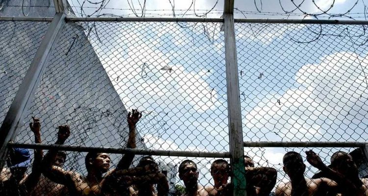 Al menos 29 presos muertos y 19 policías heridos por en motín en cárcel venezolana