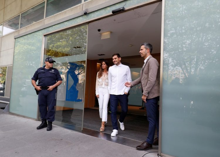 Íker Casillas abandona el hospital en Portugal
