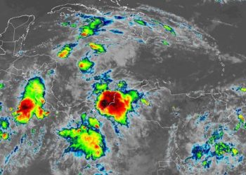 Onda tropical afecta al país con lluvias moderadas y fuertes para este martes