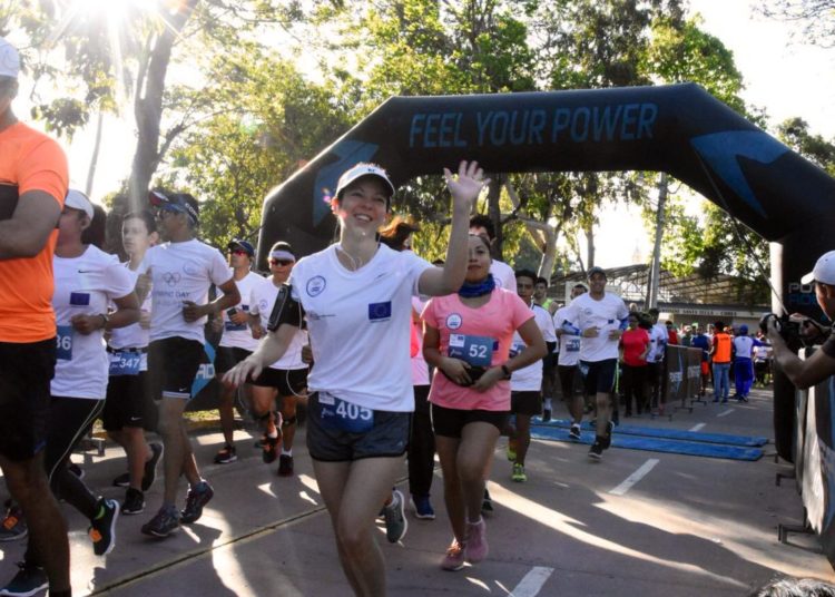 Guatemalteco y salvadoreña ganan maratón olímpico Mes de Europa 2019