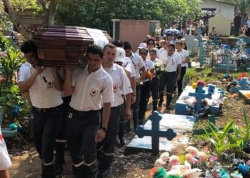 (FOTOS) Sepultan a socorrista de la Cruz Roja asesinado en Guazapa