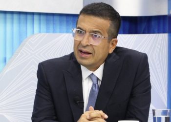 Luis Haug: “A Norman Quijano le tomó tres meses destruir su imagen por conflicto con Nayib Bukele”