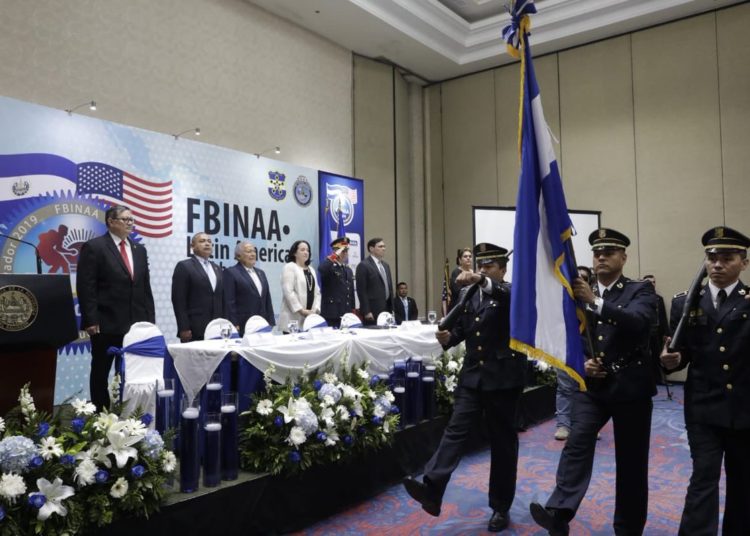 Policías de El Salvador, Centro América, Sur América y de los EE.UU. se capacitan en técnicas de investigación