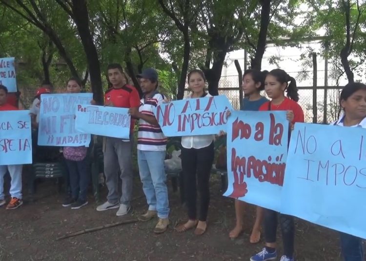 Militantes del FMLN denuncian asamblea en Tecoluca para imponer candidatura de Arístides Valencia