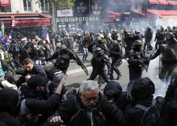 Disturbios en París durante protestas por el Día del Trabajo