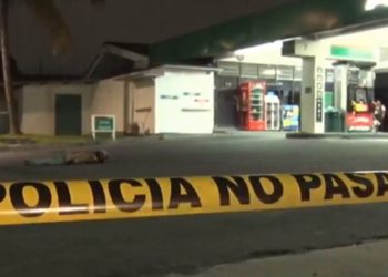 Hombre es atropellado y arrastrado varios metros frente a la UES