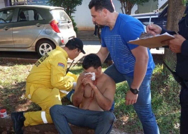 Un hombre se arranca los ojos para «dejar de ver fantasmas”