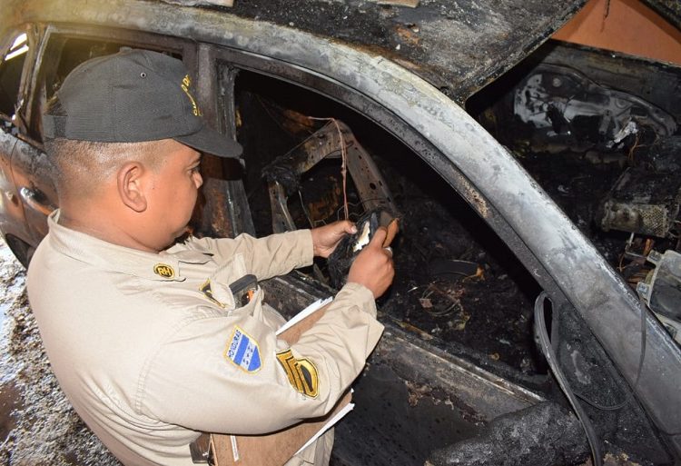Un herido y automóvil incendiado en intento de asesinato en Honduras