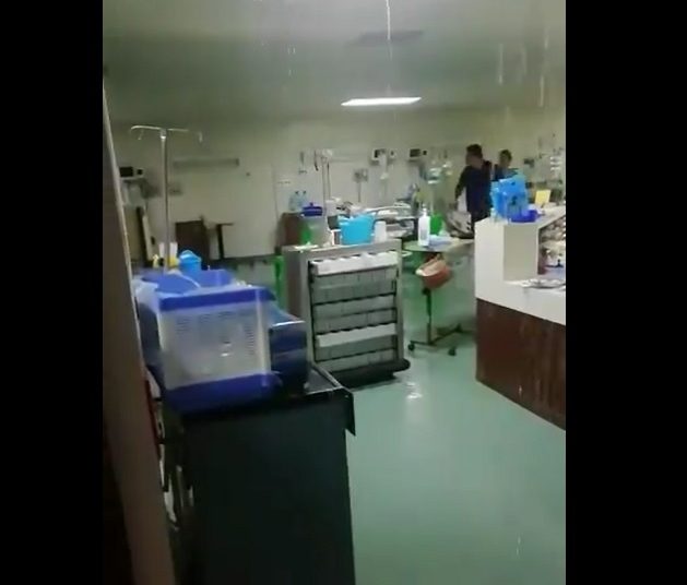 (VIDEOS) Lluvia inunda la UCI del hospital San Juan de Dios de San Miguel