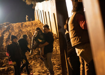 Trump publica video de mil migrantes cruzando ilegalmente frontera de Estados Unidos