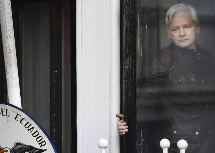 Suecia reabre la investigación contra Assange por violación