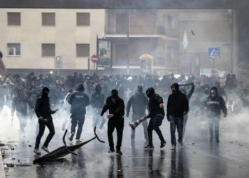 Ultras de la Lazio se enfrentan a la policía antes de la final de la Copa de Italia