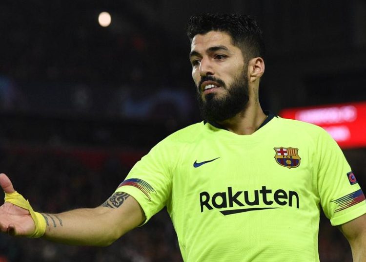 El Barcelona informa que Luis Suárez será sometido a una artroscopia este jueves