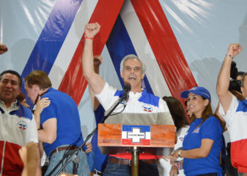 Diputados y alcaldes de ARENA exigen la renuncia de actual Coena