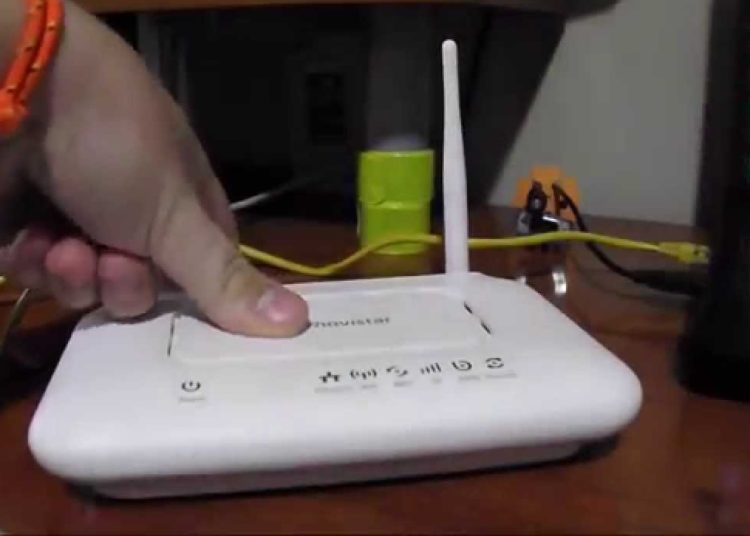 (VIDEO) Atacan a una familia por cambiar la clave del internet