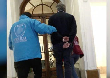 Detienen a pediatra por grabar pornografía infantil con adolescentes y bebés