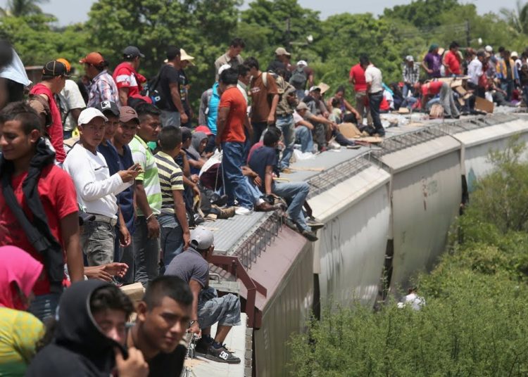 (Imágenes fuertes) Migrante salvadoreño cae de “La Bestia” y pierde un pie en México