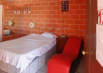 Hombre muere por un paro cardíaco en motel de San Salvador