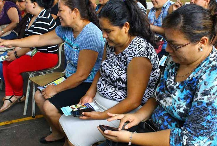 Tigo apuesta por empoderar a mujeres con tecnología