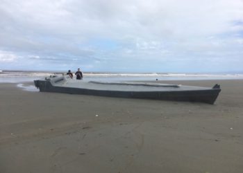 Narcos abandonan semisumergible con 2 toneladas de cocaína en Costa Rica