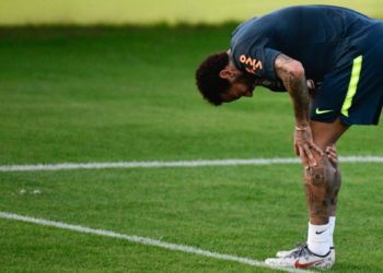 (Video) Neymar abandonó la práctica de la selección de Brasil por una lesión en la rodilla