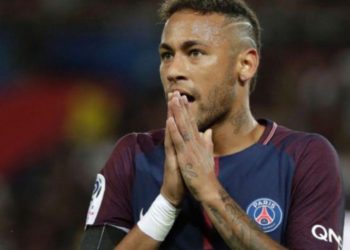 Neymar, suspendido tres partidos por agredir a un aficionado