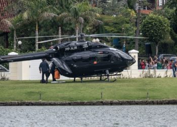 Neymar llega en helicóptero al entrenamiento de la selección de Brasil