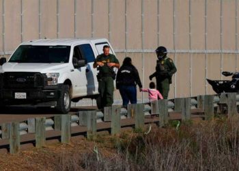 Muere niña migrante salvadoreña que hace 8 meses estaba bajo custodia de EE.UU. y acusan a autoridades de ocultarlo