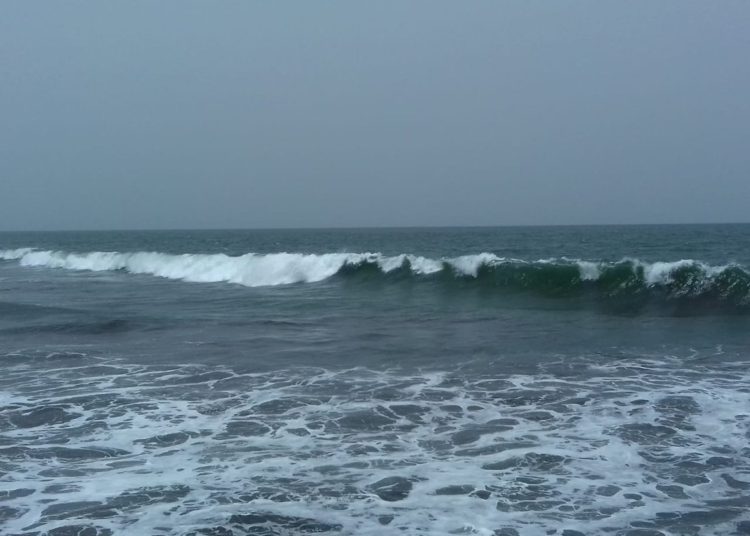 MARN pide precaución en la zona costera por rápidas corrientes de retorno