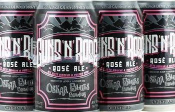 Guns N’ Roses demanda a una cervecería que lanzó la marca «Guns ‘N’ Rosé»