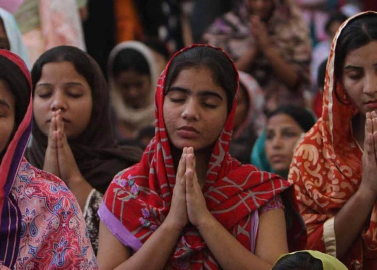 Mujeres paquistaníes son vendidas para casarlas con chinos