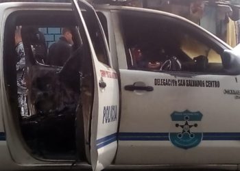 Pandilleros incendian patrulla de la PNC en la comunidad Tutunichapa 4 de San Salvador