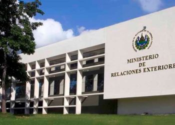 Bukele denuncia creación de sindicato «exprés» en Relaciones Exteriores